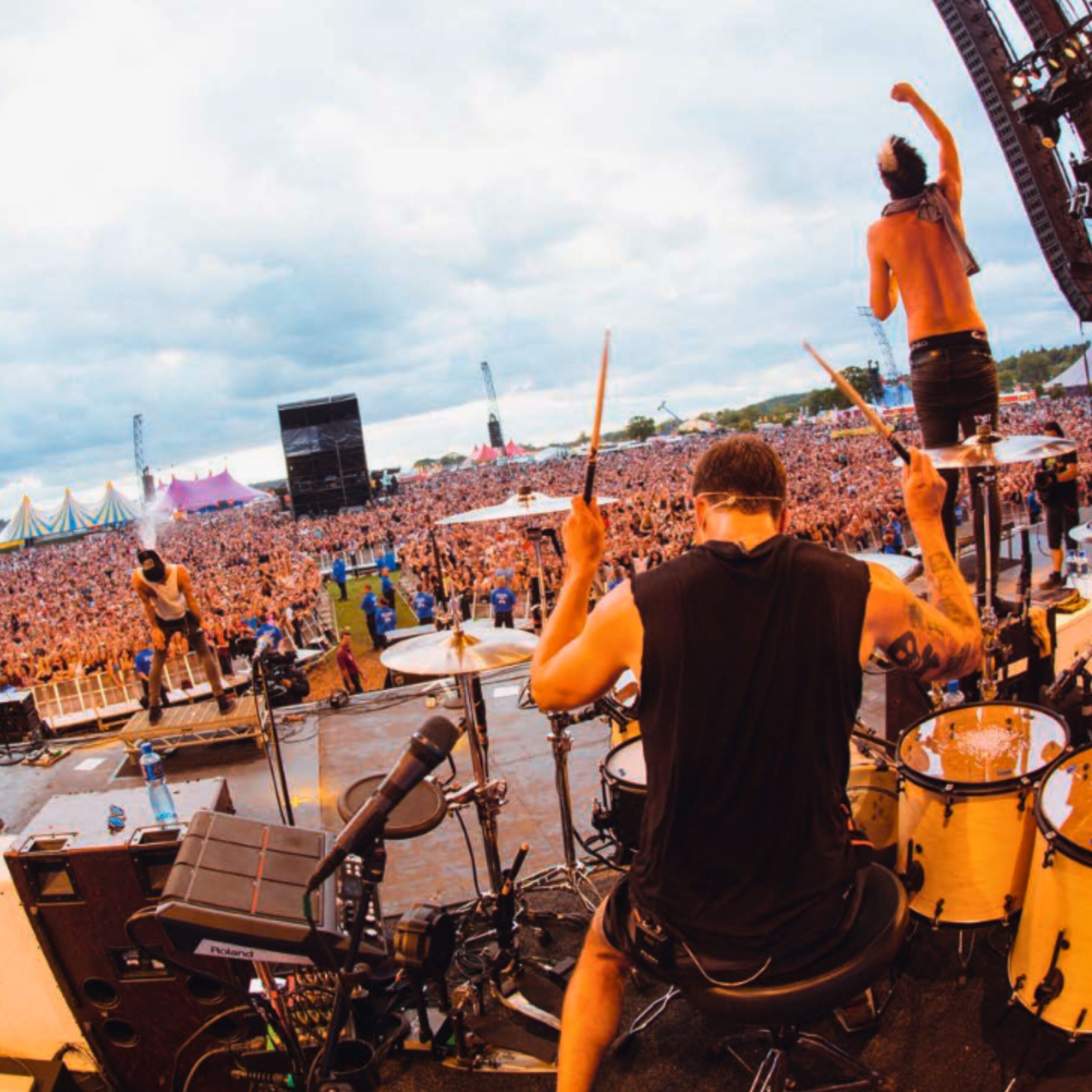 Artist on stage at Reading Festival square andy reynolds concert tour manager at reading festival